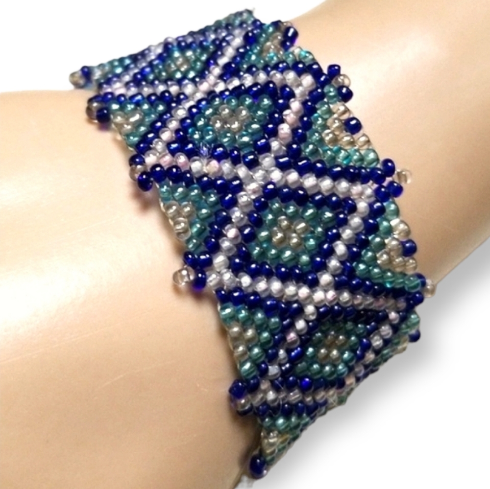 Vintage 1970s Boho Woven Seed bead Bracelet